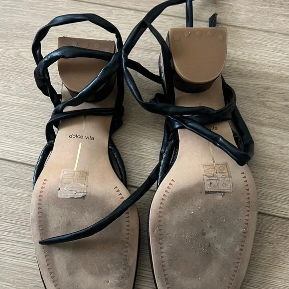 Dolce Vita Black Wrap Sandals - Picture 4 of 5